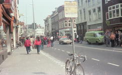 856021 Gezicht in de Voorstraat te Utrecht, tijdens ongeregeldheden tussen sympathisanten van krakers en enkele ...
